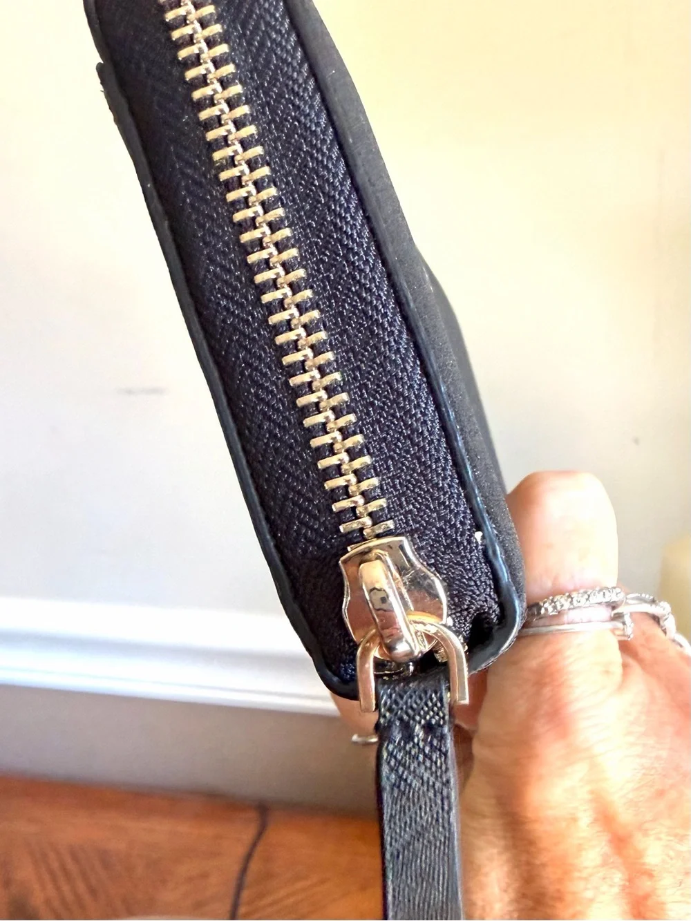 Kate Spade Shimmy Glitter Boxed Large Continental Wallet in black like new